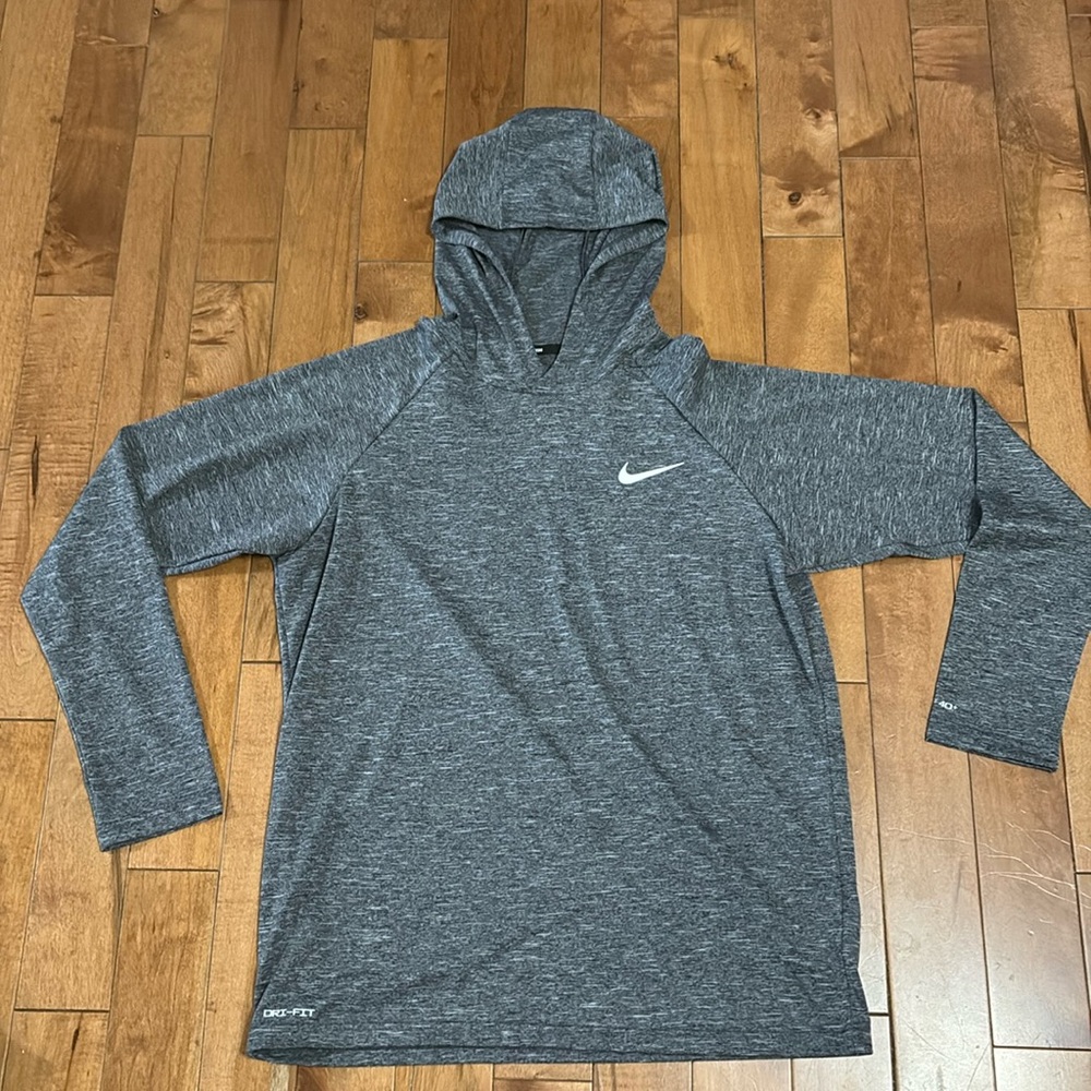 Men’s medium Nike Swim lightweight pullover